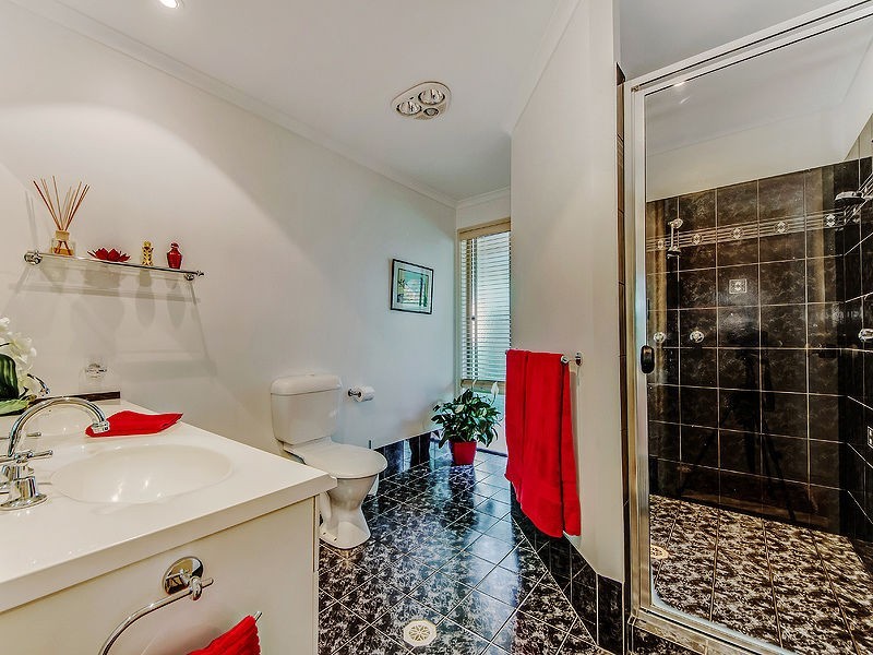 9 PELICAN Parade, Jacobs Well QLD 4208