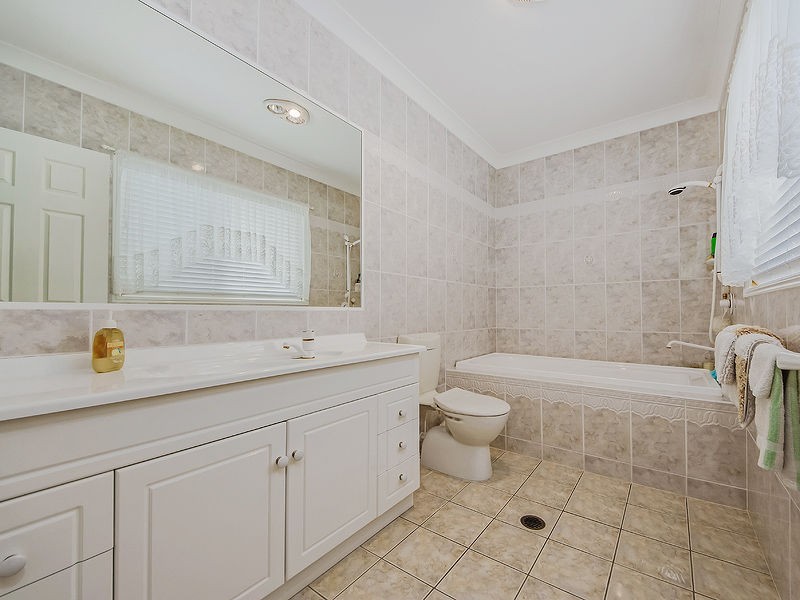 5 Adrian Court, Jacobs Well QLD 4208