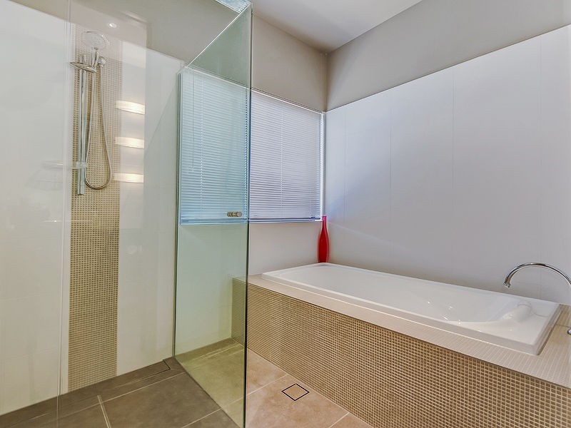 1 Windward Place, Jacobs Well QLD 4208