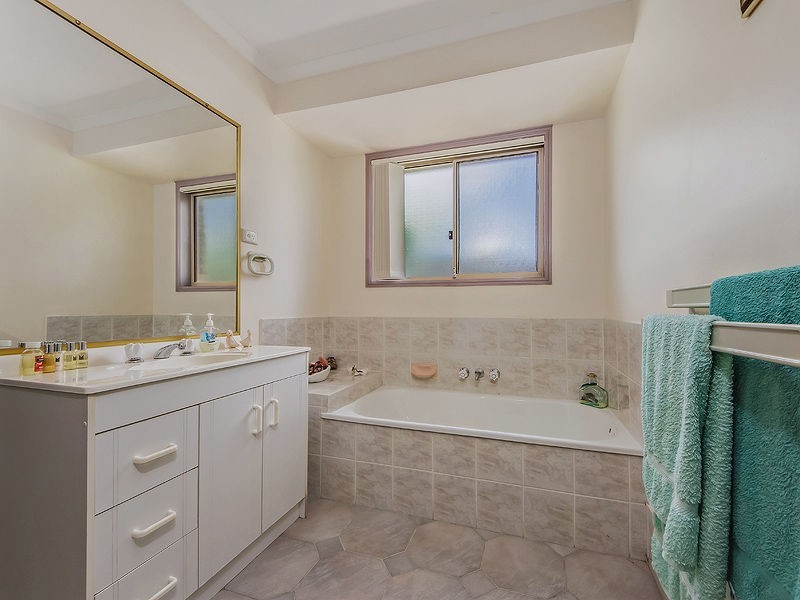 7 Thomas Court, Jacobs Well QLD 4208