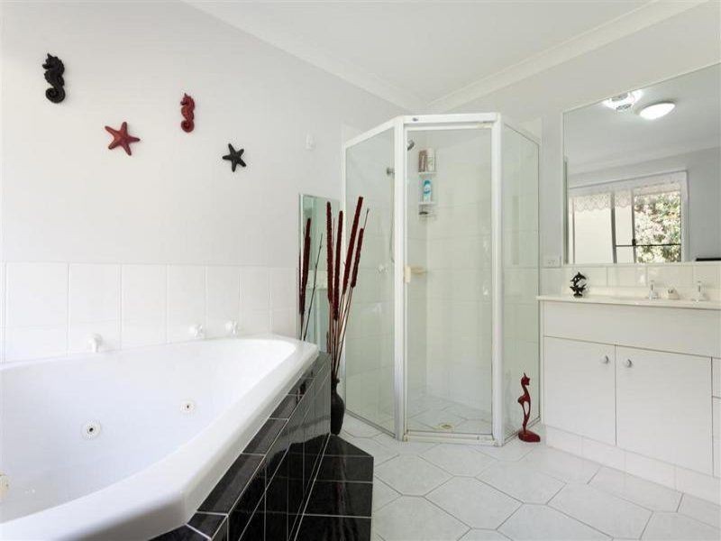 14 Samuel Court, Jacobs Well QLD 4208