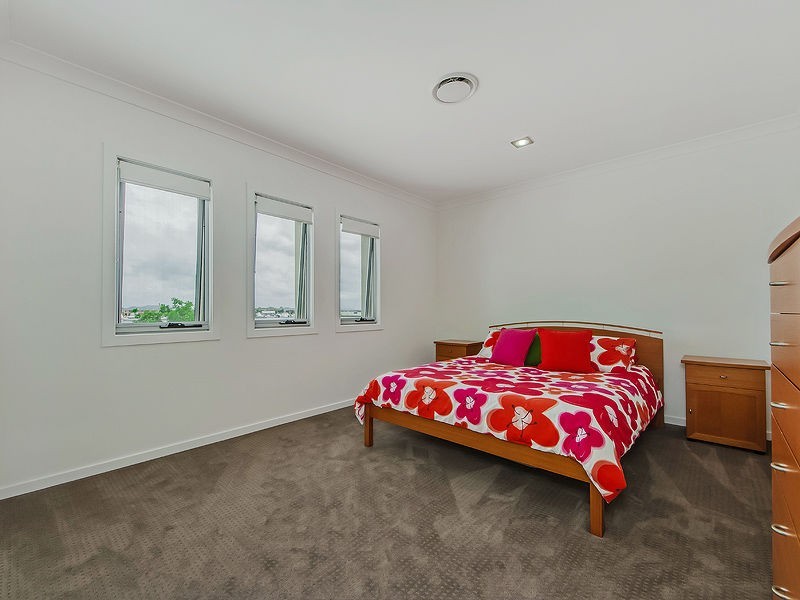 71 Marina Parade, Jacobs Well QLD 4208