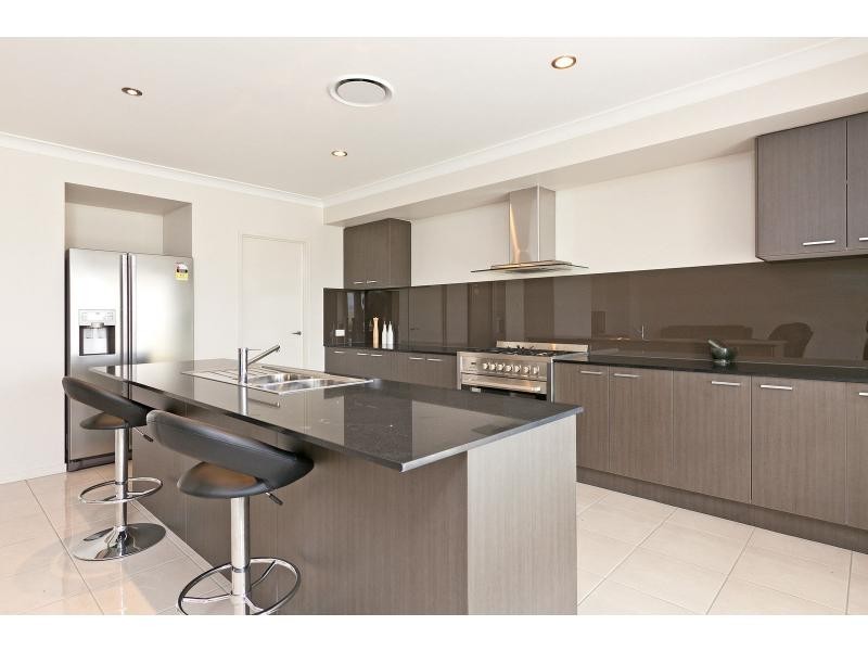 6 Sundown Place, Jacobs Well QLD 4208