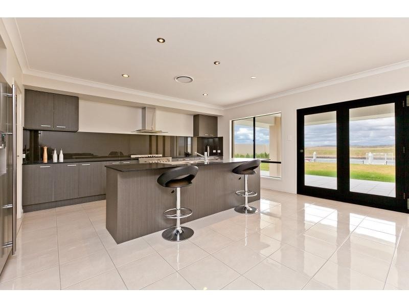 6 Sundown Place, Jacobs Well QLD 4208