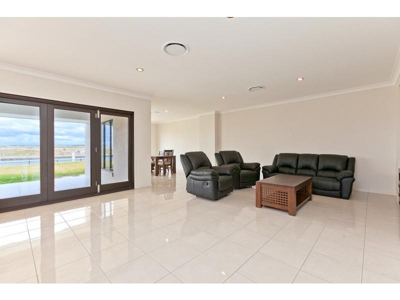 6 Sundown Place, Jacobs Well QLD 4208