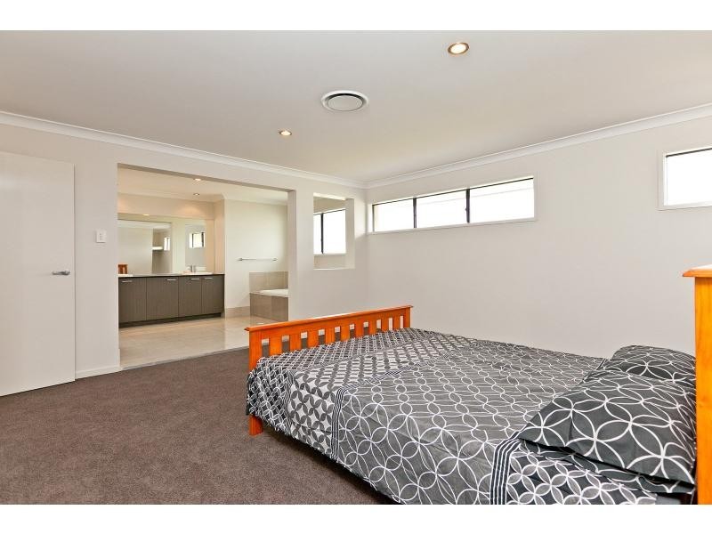 6 Sundown Place, Jacobs Well QLD 4208