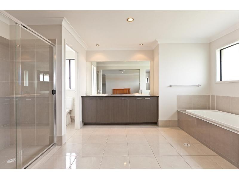 6 Sundown Place, Jacobs Well QLD 4208
