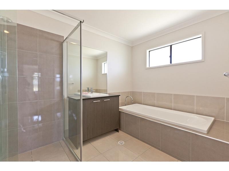 6 Sundown Place, Jacobs Well QLD 4208