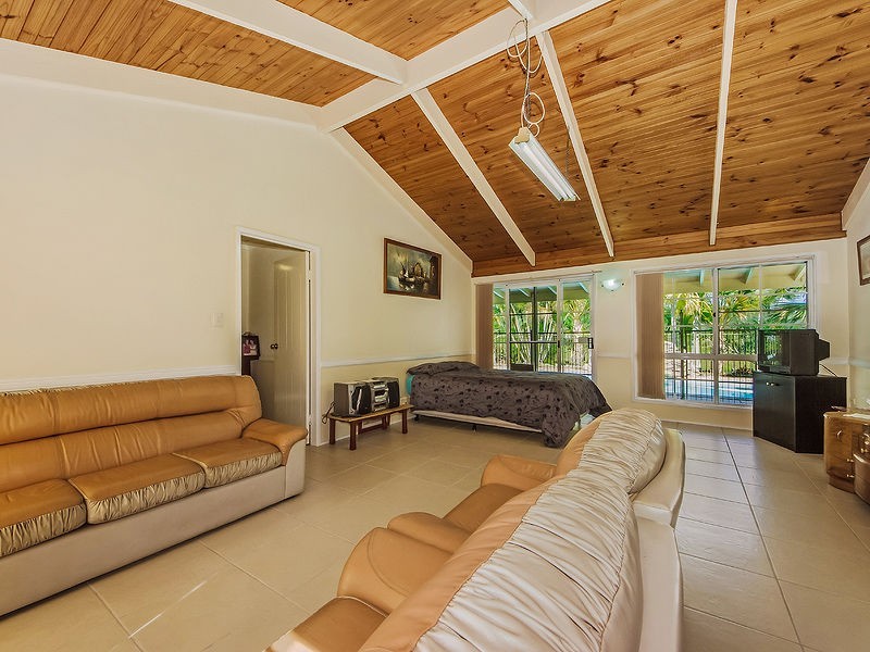 15 CaneFarm Road, Alberton QLD 4207