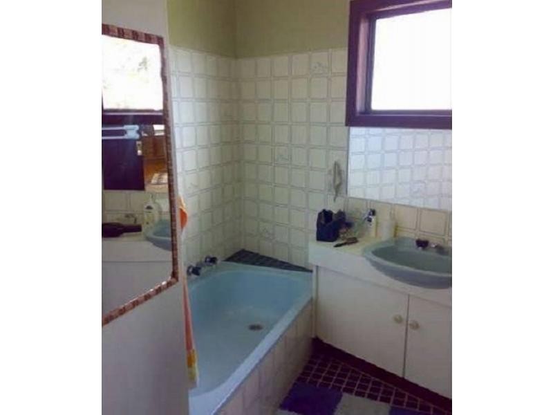 11 ESPLANADE, Jacobs Well QLD 4208