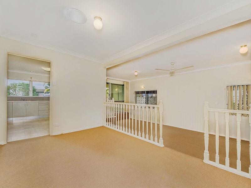 27 Warana Avenue, Steiglitz QLD 4207