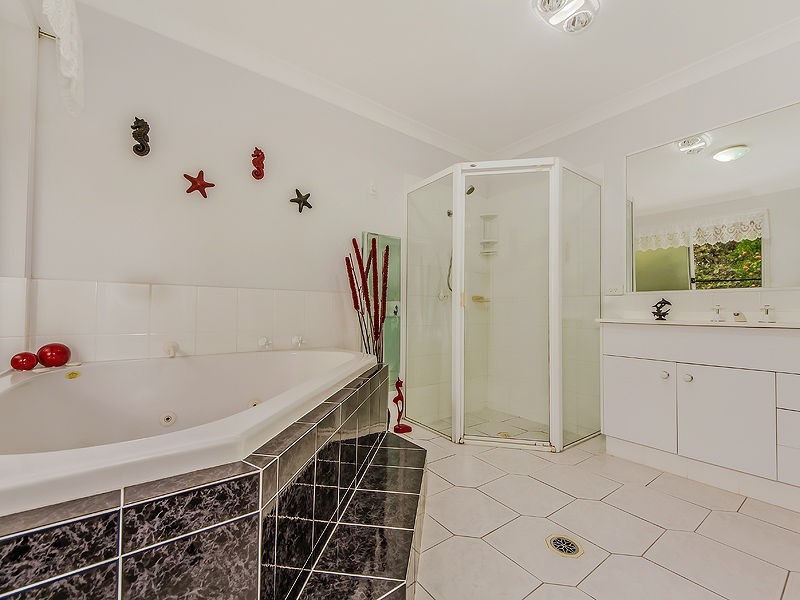 14 Samuel Court, Jacobs Well QLD 4208