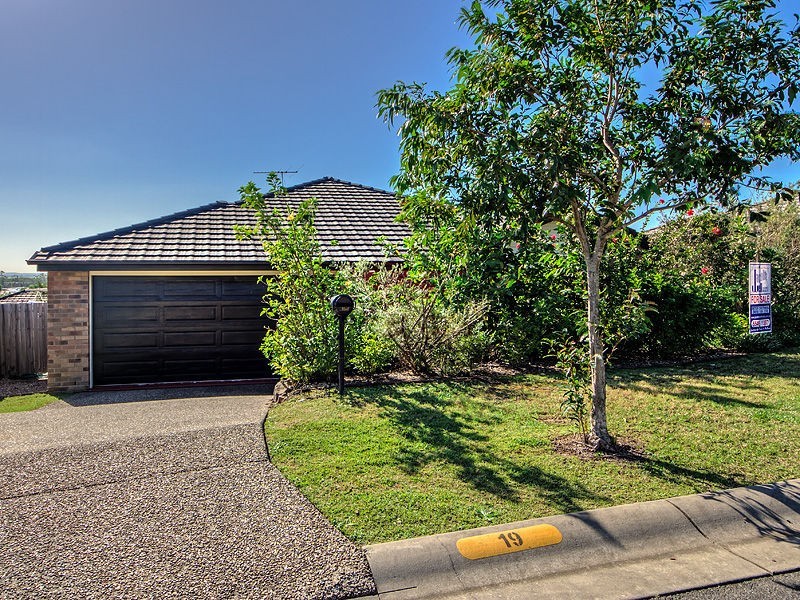 19 Charlton Crescent, Ormeau QLD 4208