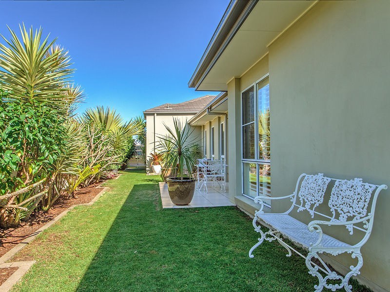 14 Marina Parade, Jacobs Well QLD 4208