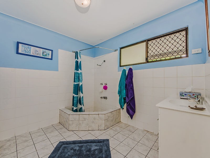 13 Esplanade, Jacobs Well QLD 4208