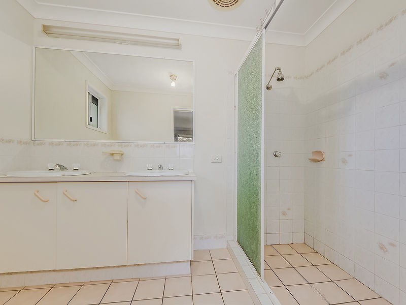 3 Ethion Drive, Regents Park QLD 4118