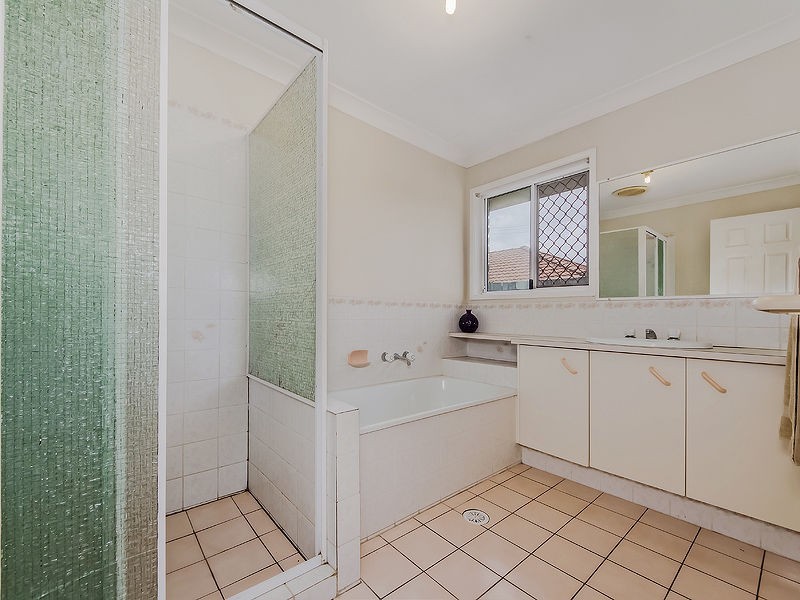 3 Ethion Drive, Regents Park QLD 4118