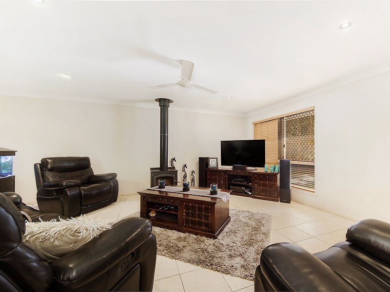 6 Petrel Place, Jacobs Well QLD 4208