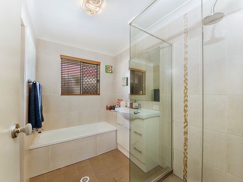 6 Petrel Place, Jacobs Well QLD 4208