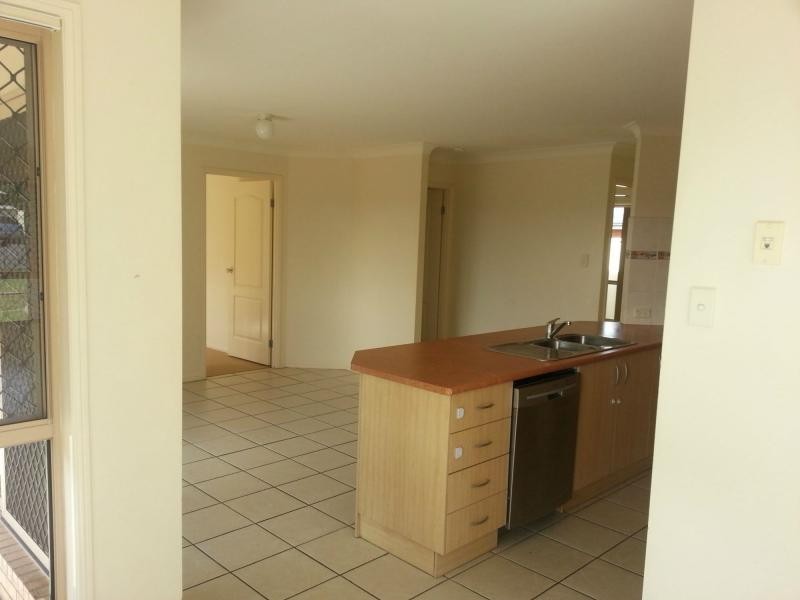 15 Alpha Avenue, Crestmead QLD 4132