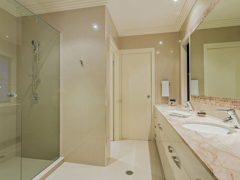 37 Marina Parade, Calypso Bay, Jacobs Well QLD 4208