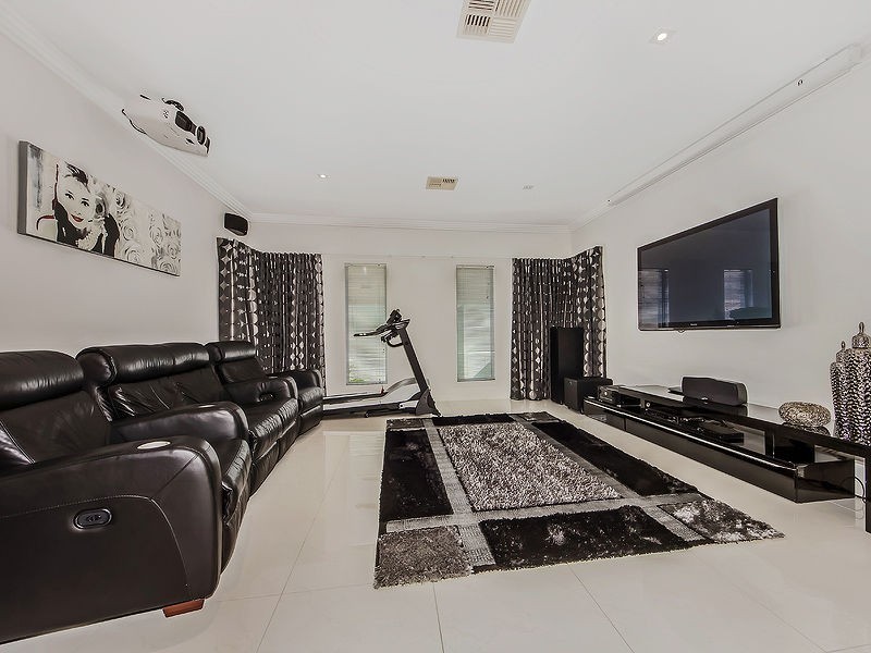 11 Marina Parade, Calypso Bay, Jacobs Well QLD 4208