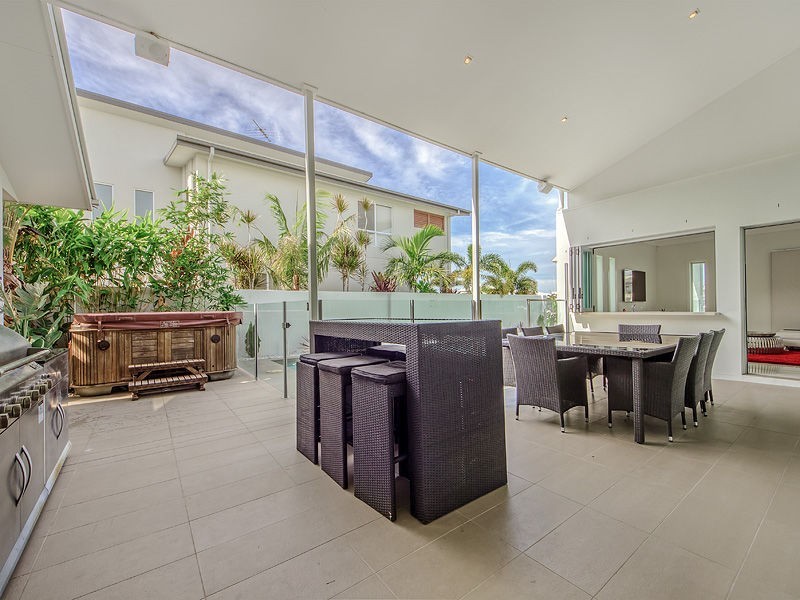 11 Marina Parade, Calypso Bay, Jacobs Well QLD 4208