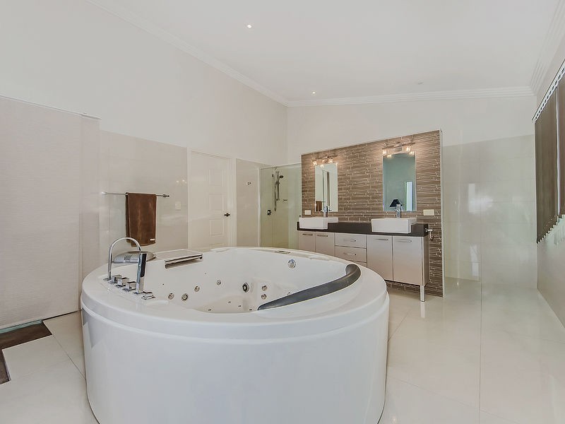 11 Marina Parade, Calypso Bay, Jacobs Well QLD 4208