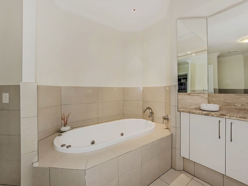 Villa 1/998 Harrigans Lane, Calypso Bay, Jacobs Well QLD 4208