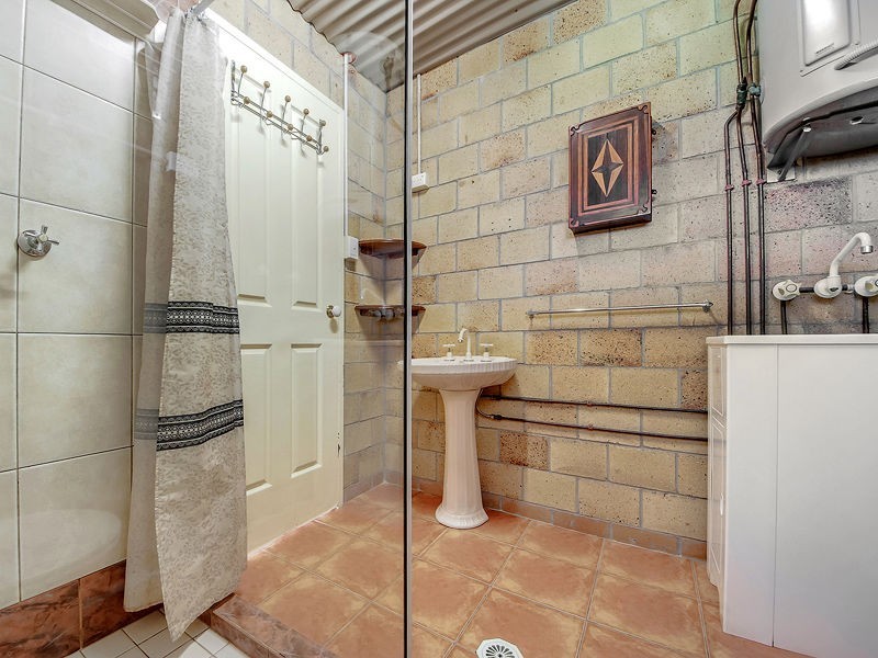 17 Pine Street, Jacobs Well QLD 4208