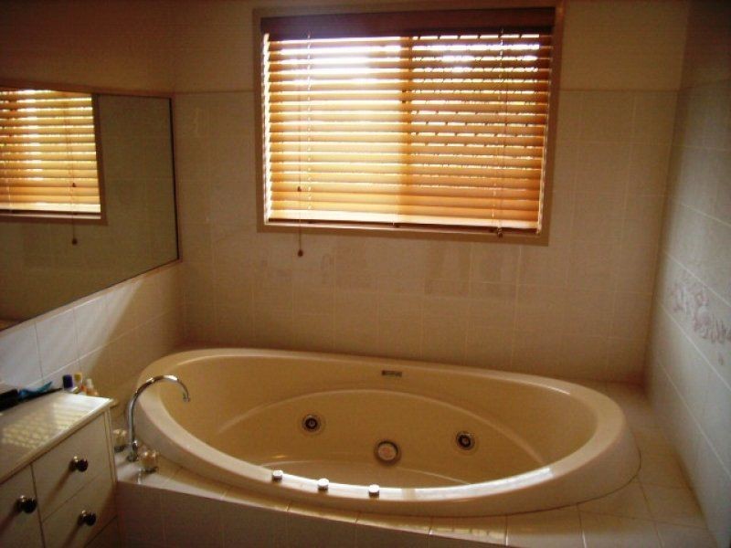 34 Pelican Parade, JACOBS WELL, Jacobs Well QLD 4208