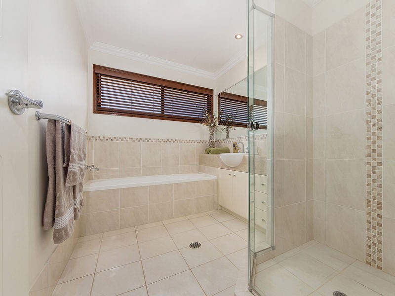 39 ESPLANADE, Jacobs Well QLD 4208