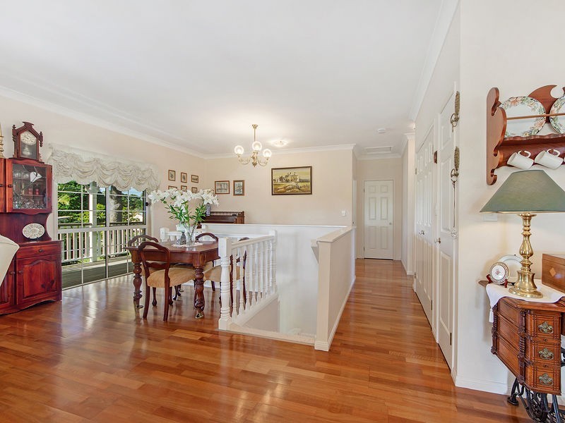 6 SEAVIEW Avenue, Jacobs Well QLD 4208