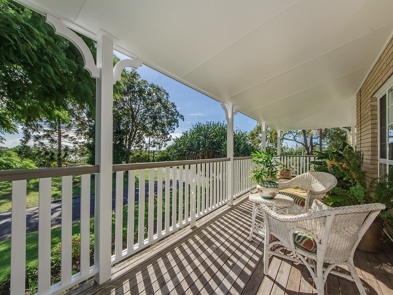 6 SEAVIEW Avenue, Jacobs Well QLD 4208