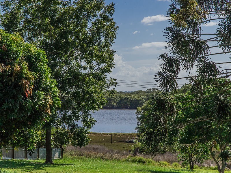 6 SEAVIEW Avenue, Jacobs Well QLD 4208