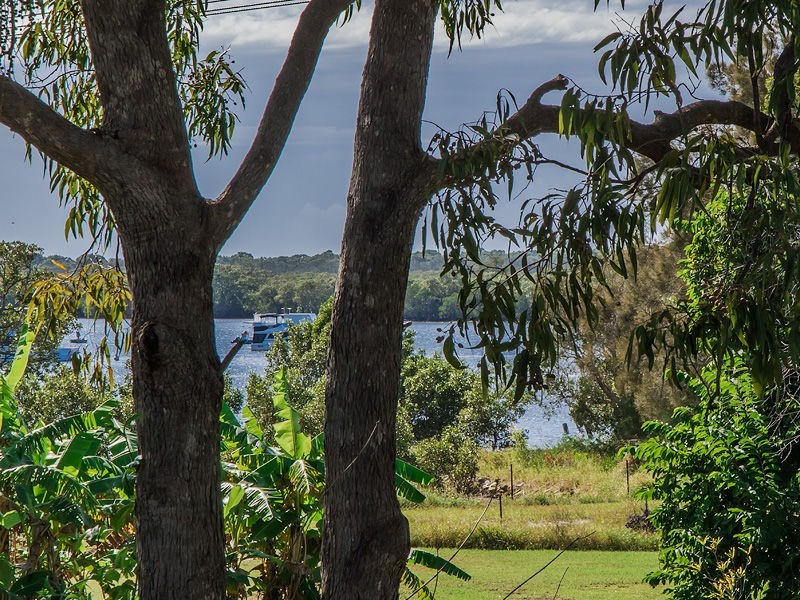 6 SEAVIEW Avenue, Jacobs Well QLD 4208