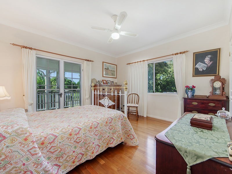 6 SEAVIEW Avenue, Jacobs Well QLD 4208