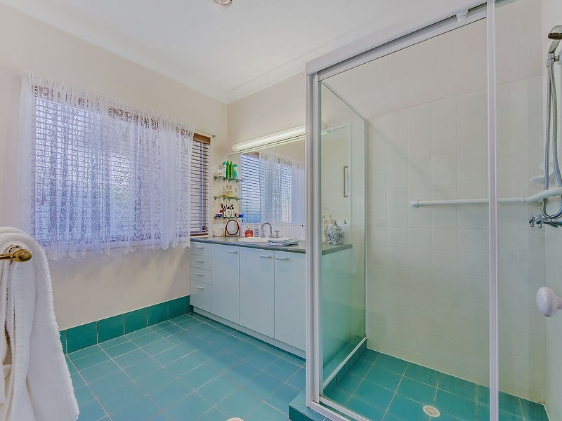 6 SEAVIEW Avenue, Jacobs Well QLD 4208