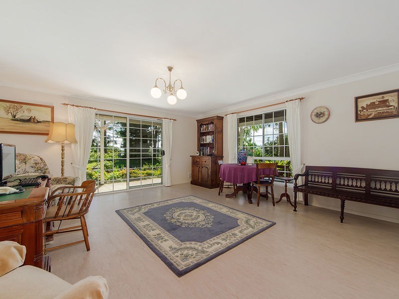 6 SEAVIEW Avenue, Jacobs Well QLD 4208