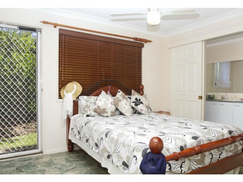 6 SEAVIEW Avenue, Jacobs Well QLD 4208