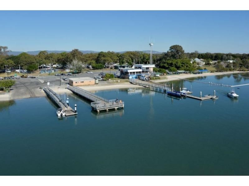 6 SEAVIEW Avenue, Jacobs Well QLD 4208