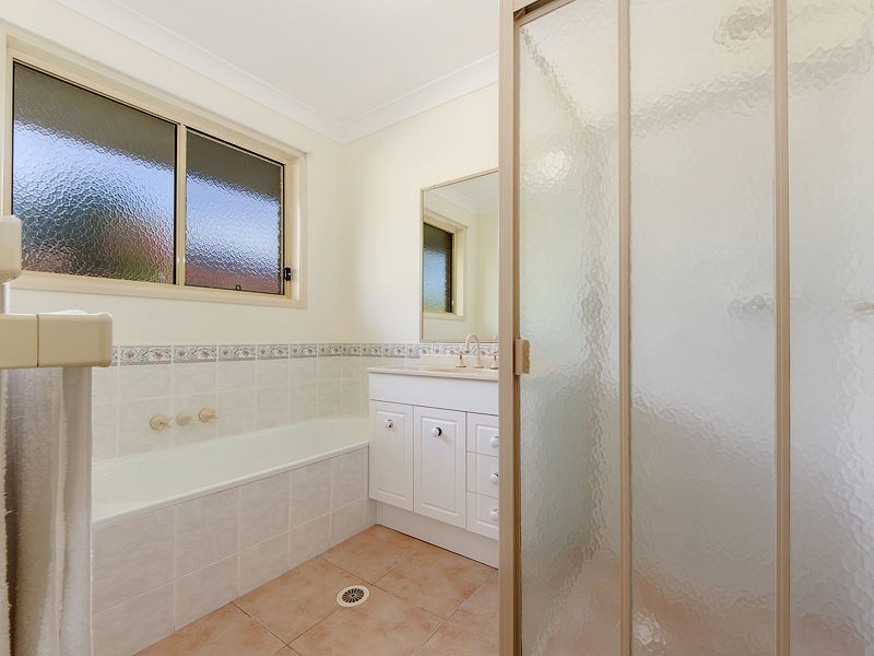 25 PELICAN Parade, Jacobs Well QLD 4208