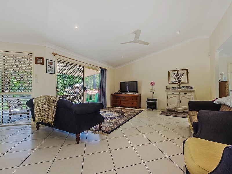 8 Greenfinch Court, Jacobs Well QLD 4208
