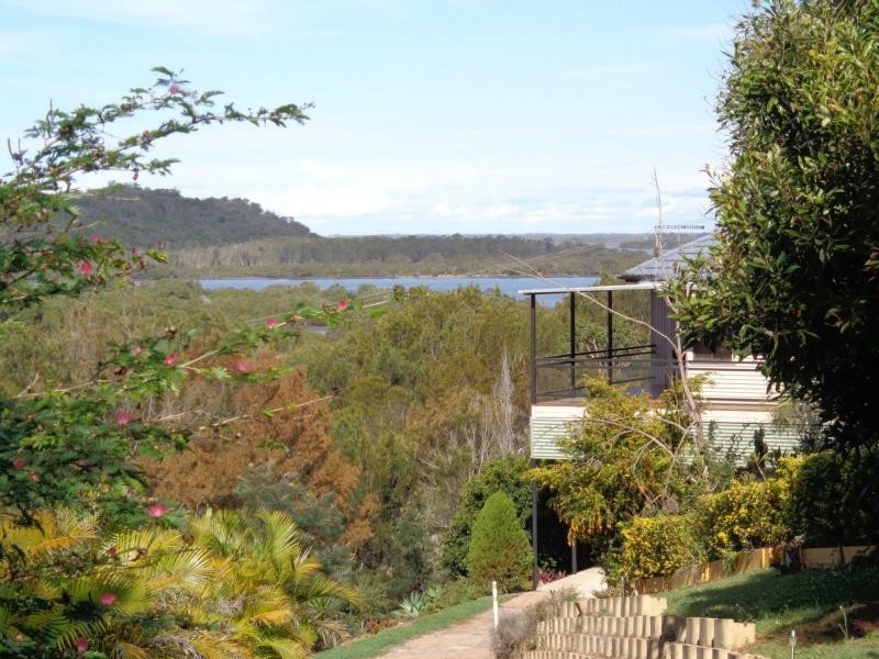 89 Shore Street Street, Russell Island QLD 4184