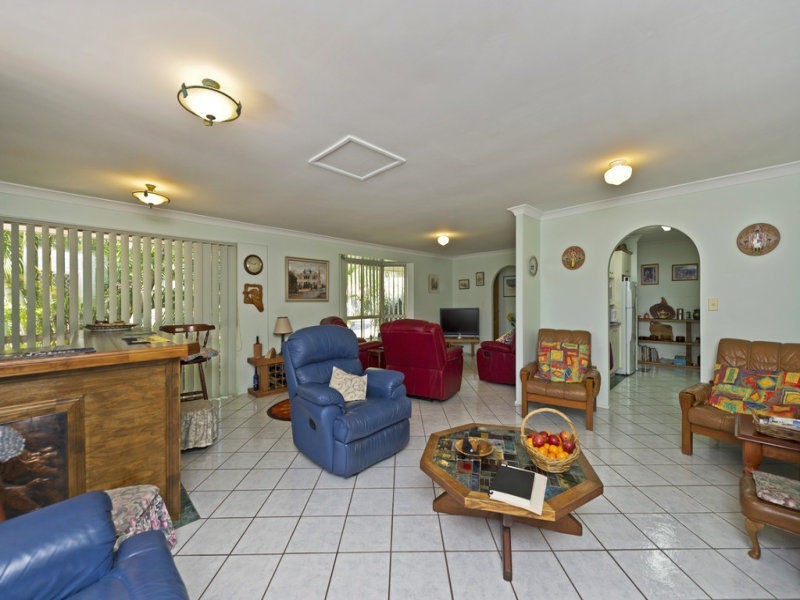 12 Banka Avenue, Jacobs Well QLD 4208
