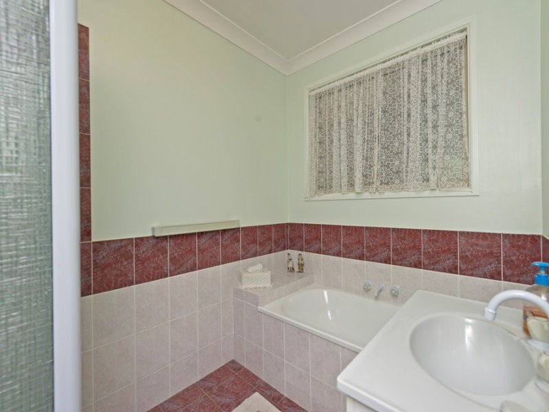 12 Banka Avenue, Jacobs Well QLD 4208