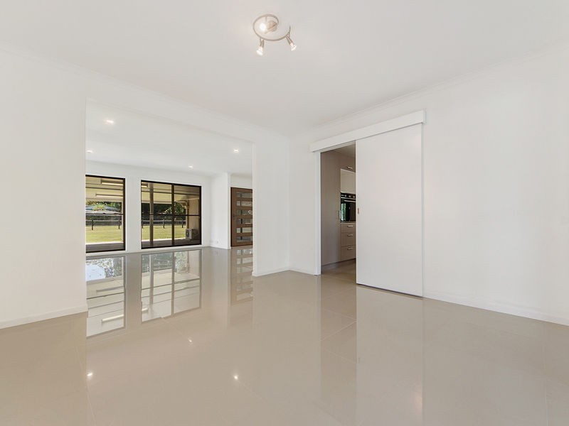 24 Pelican Parade, JACOBS WELL, Jacobs Well QLD 4208