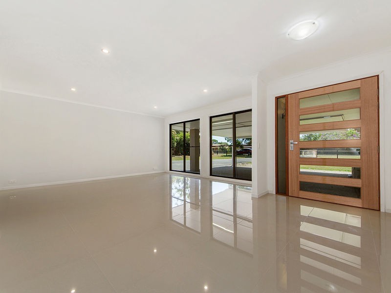 24 Pelican Parade, JACOBS WELL, Jacobs Well QLD 4208