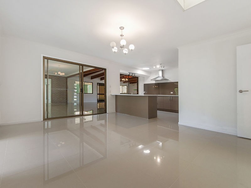 24 Pelican Parade, JACOBS WELL, Jacobs Well QLD 4208