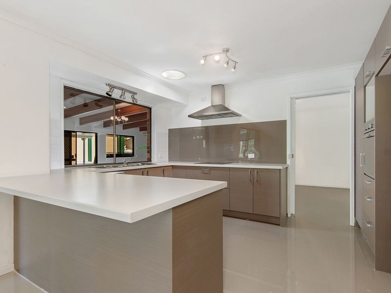 24 Pelican Parade, JACOBS WELL, Jacobs Well QLD 4208